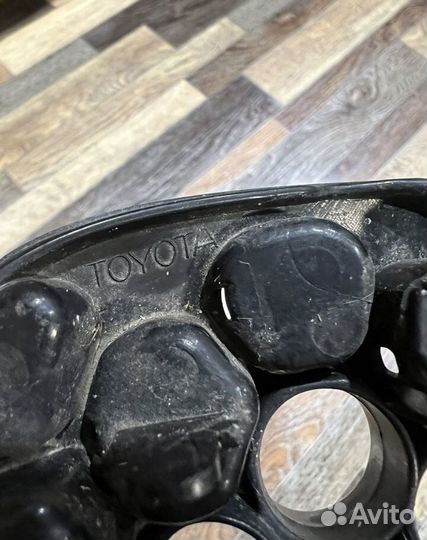 Решетка радиатора Toyota Vitz ncp10