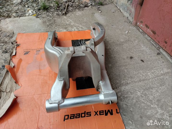 Маятник заднего колеса honda CBR1000RR 2004-2007