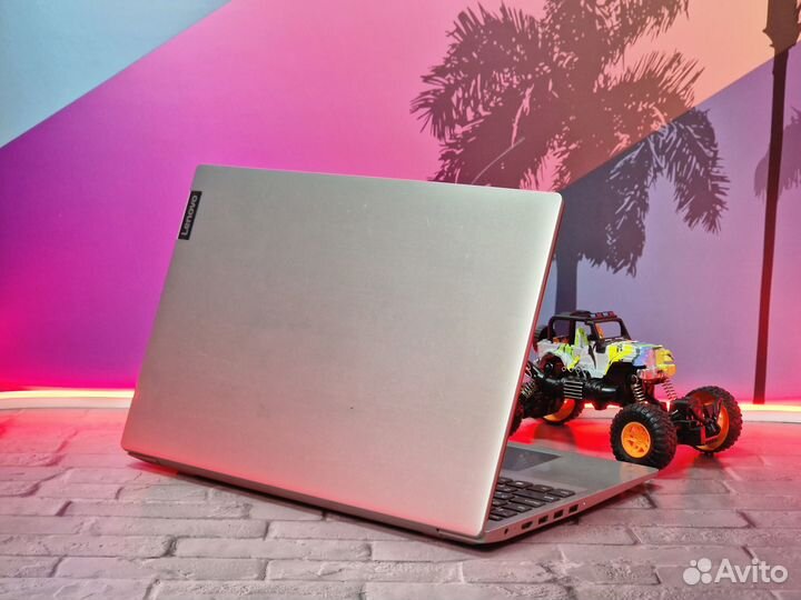 Ноутбук Lenovo Ryzen 5 8Gb SSD + 1Tb FullHD 15.6