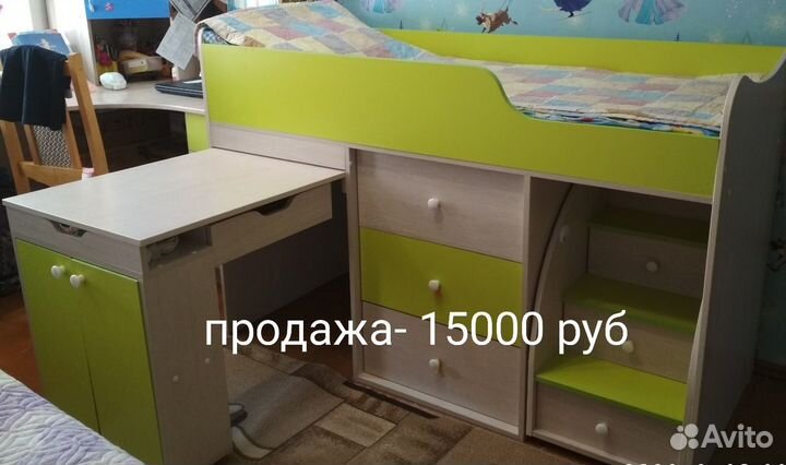 Детская кровать чердак со столом и шкафом