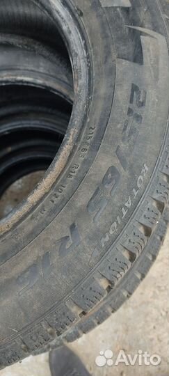 Pirelli Ice Zero 215/65 R16