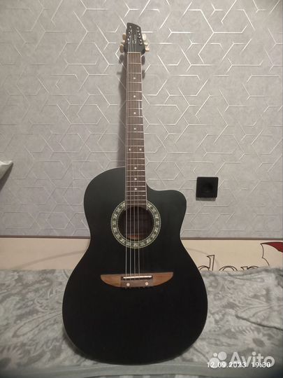 Акустическая гитара