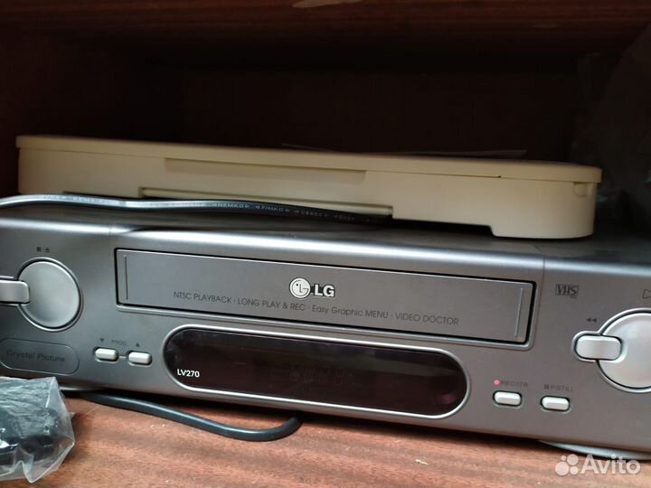 Продам видеомагнитофон LG LV270
