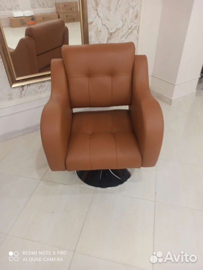 Парикмахерское кресло