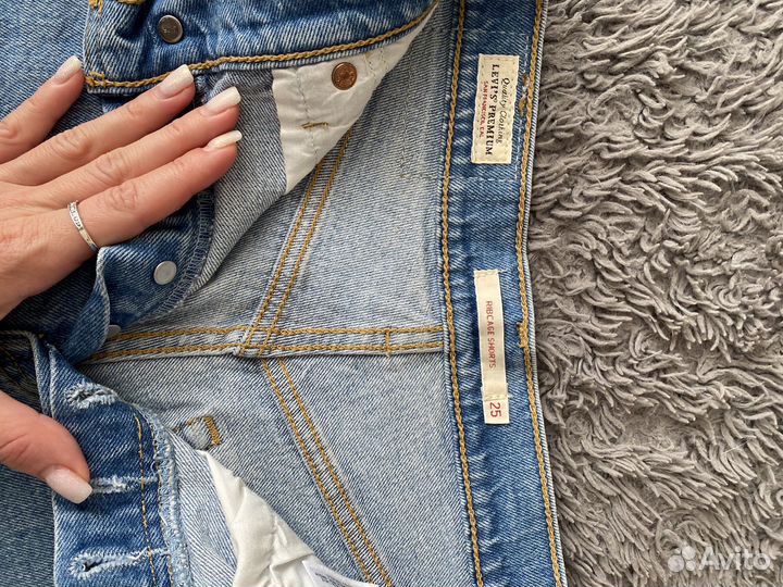 Джинсовые шорты levis