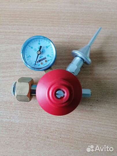 Редуктор для наполнения гелием воздушных шариков