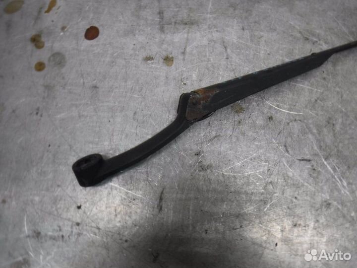 Поводок дворника передний правый Лада Калина 21114