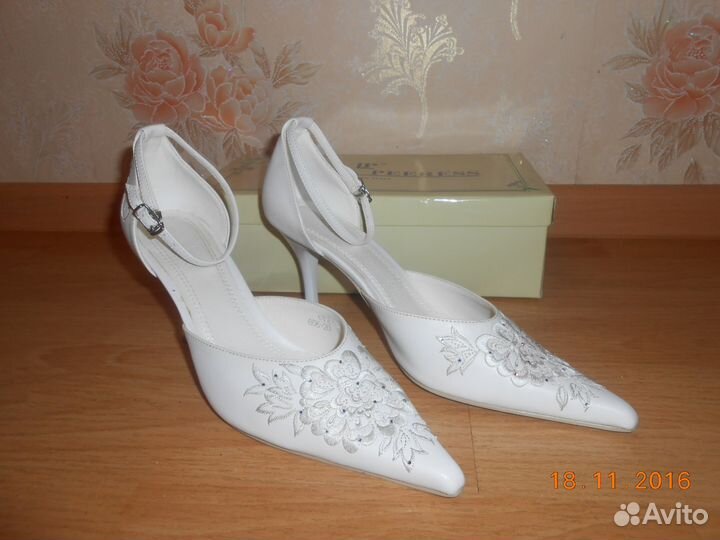 Туфли белые