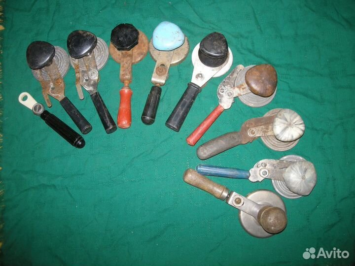 Чайники кувшины пластиковые ножи тарелки кружки