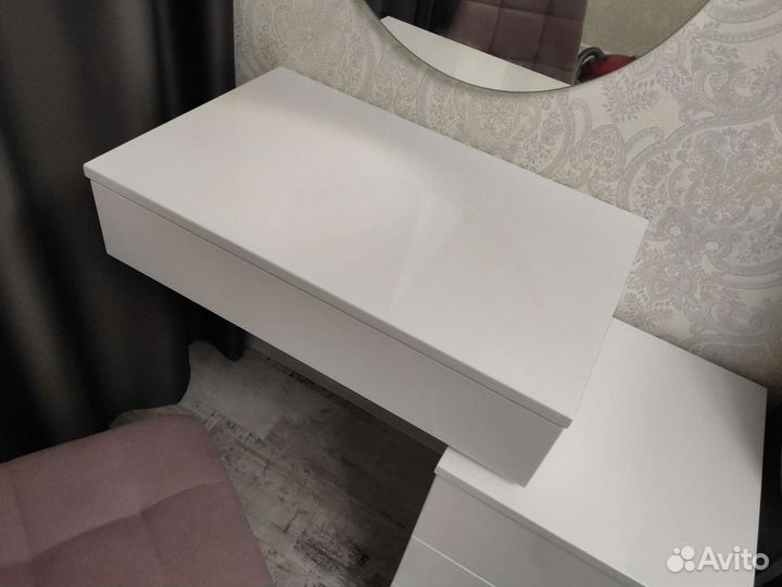 Стол туалетный