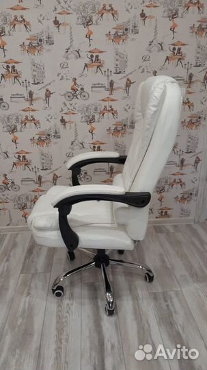 Компьютерное кресло,белое