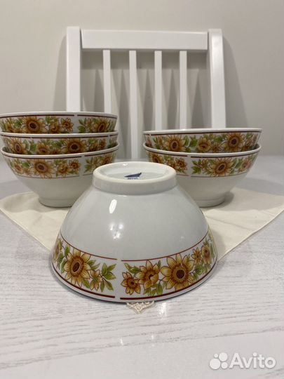 Пиалы большие и тарелки десертные