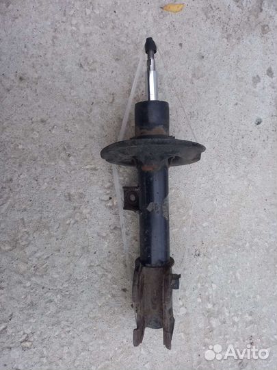 Стойка KIA Sorento правая,левая