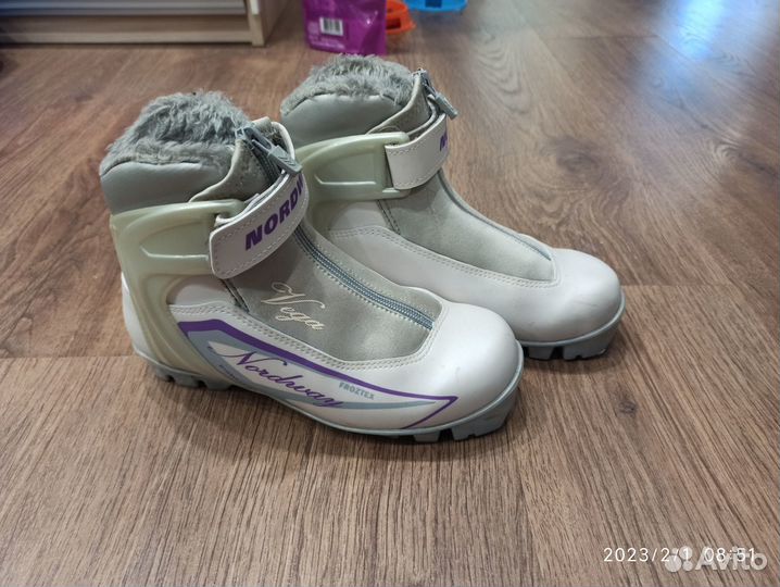 Лыжные ботинки