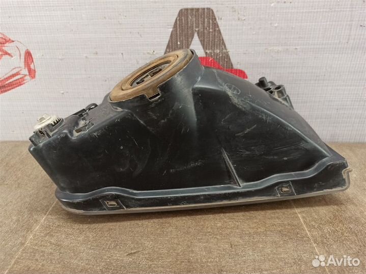 Фара противотуманная левая Toyota LC200 2007-2011