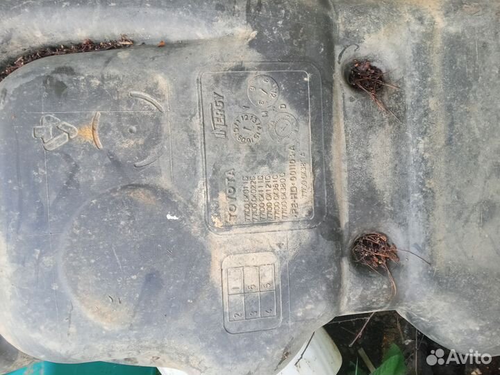 Топливный бак на toyota hilux