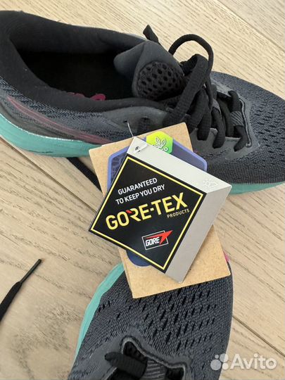 Новые кроссовки Asics goretex на 37, 24 см