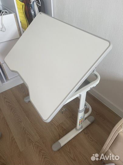 Детский письменный стол