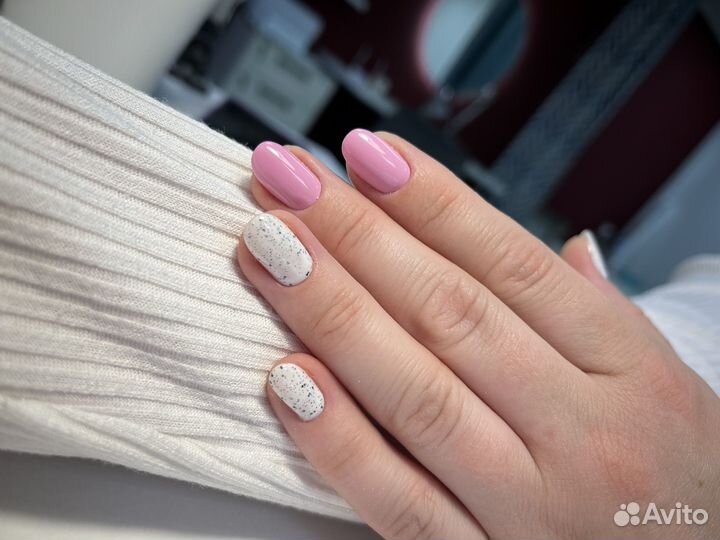 Модель на маникюр