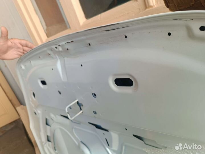 Капот на Весту оригинал