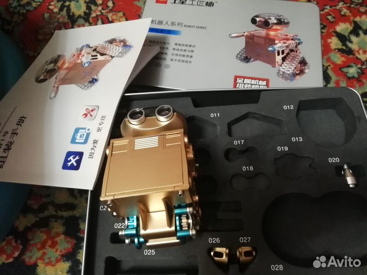 Сборная модель робота (2 шт.)