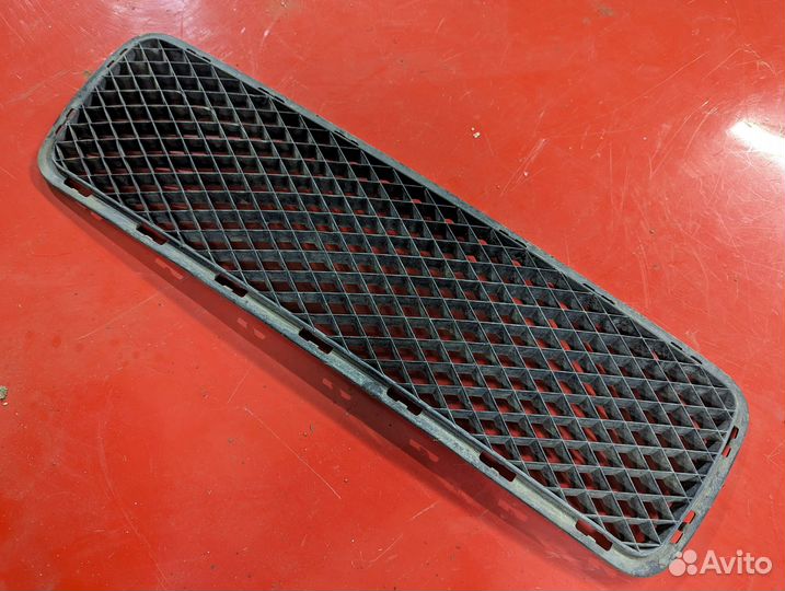 Решетка переднего бампера центральная VW Pointer