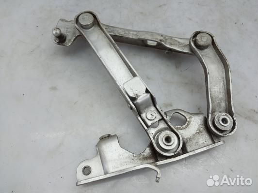 Петля капота mercedes benz CLS C219 (75S22D501)