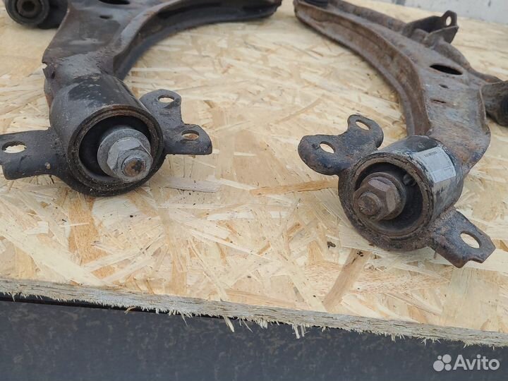 Рычаг передний Hyundai Lantra J2 95-99