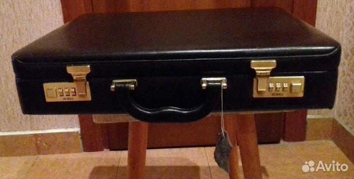 Новый кожаный кейс фирмы 