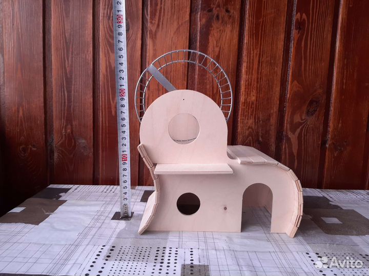 Домик с колесом для хомяка