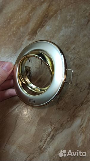 Точечный светильник поворотный