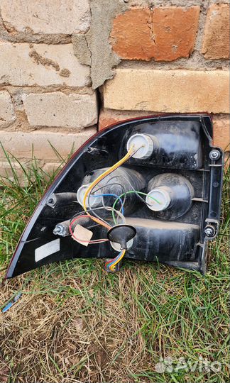 Задняя правая фара Приора 1 (стекло разбито)