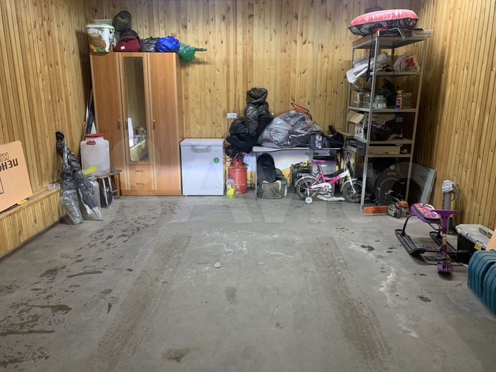 Гараж, > 30 м²