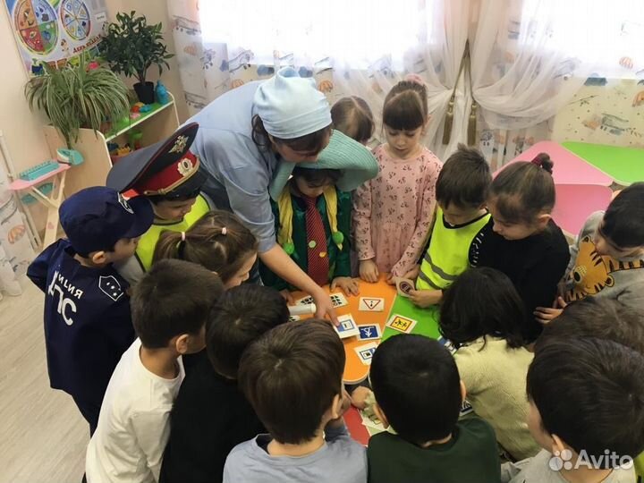 Воспитатель
