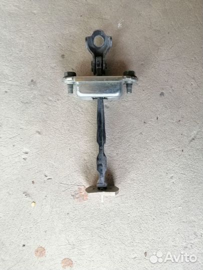 Ограничитель двери Nissan Note E11