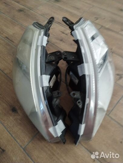 Фары оригинал Nissan Tiida