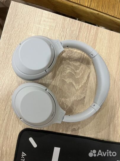 Беспроводные наушники Sony