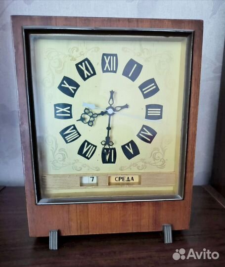 Часы янтарь настольные СССР