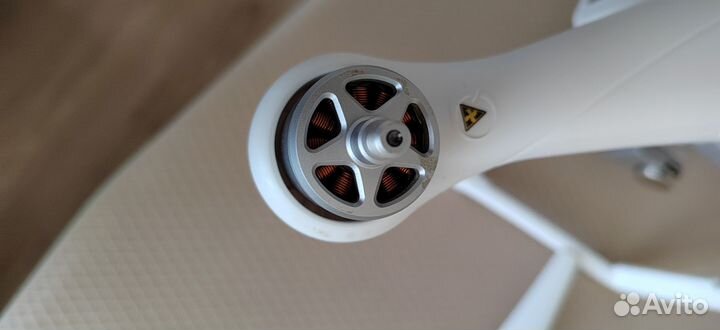 Квадрокоптер dji phantom 3 SE