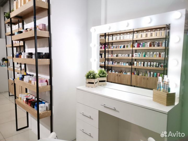 Витрина для магазина косметики