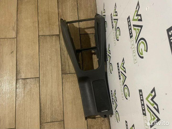 Консоль центральная Volkswagen Jetta MK5 (1K2)