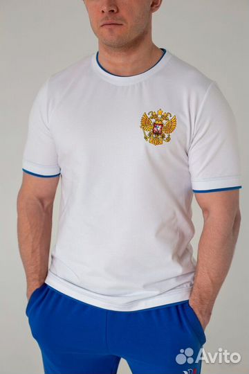 Белая футболка с гербом России