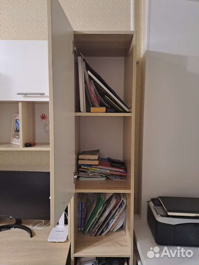 Письменный стол и шкаф