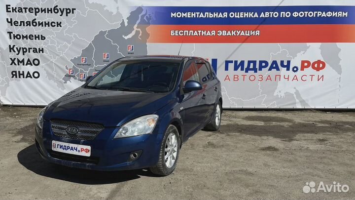 Кронштейн заднего бампера правый Kia Ceed (ED) 866