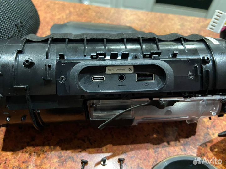 Разбор колонки Jbl Charge 4