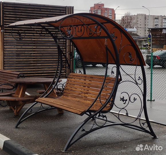 Дачная скамейка прочная и долговечная