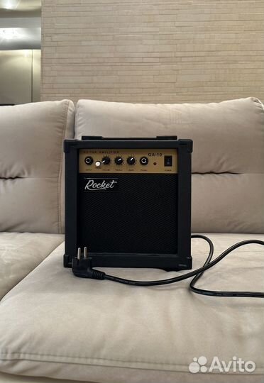 Набор для новичка: Электрогитара, комбоусилитель