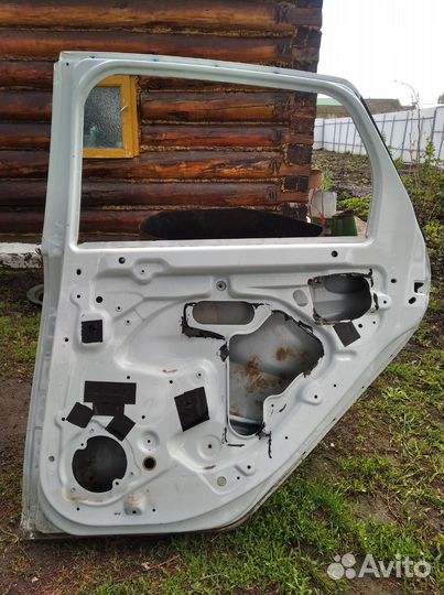 Дверь задняя правая веста sv