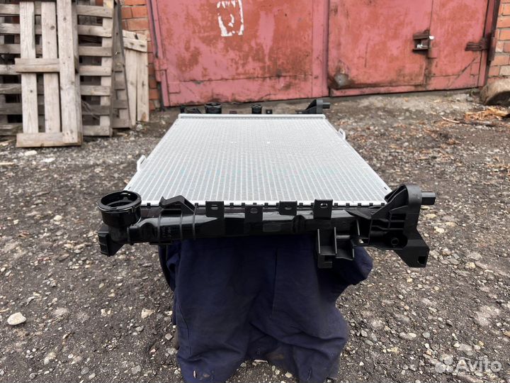 Радиатор Мерседес E W212 63 AMG