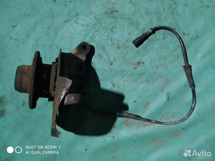 Кулак поворотный передний левый Opel Omega B